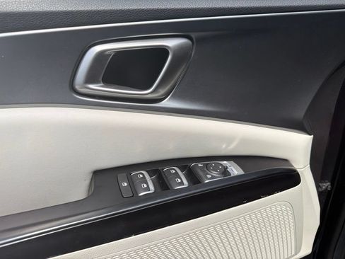 Used 2024 Kia Carnival LX FWD image 26