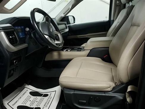 Used 2024 Ford Expedition Max XLT image 3