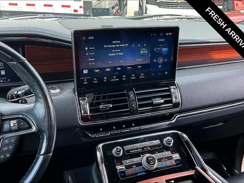 Used 2024 Lincoln Navigator L 4WD image 9
