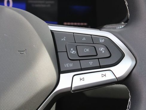 Used 2023 Volkswagen Taos SE w/ Panoramic Sunroof Package image 17