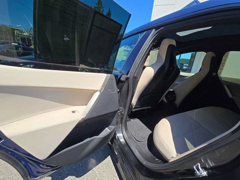 Used 2024 BMW iX xDrive50 w/ Sport Package AWD/4WD image 15