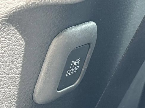 Used 2026 Toyota Sienna LE FWD image 27