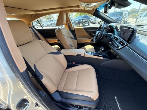 Used 2025 Lexus ES 350 w/ Premium Package FWD image 16