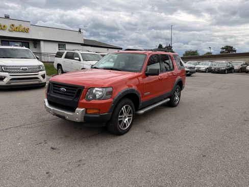 Used 2007 Ford Explorer XLT AWD/4WD image 2