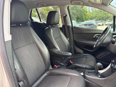 Used 2019 Chevrolet Trax LT w/ LT Convenience Package FWD image 15