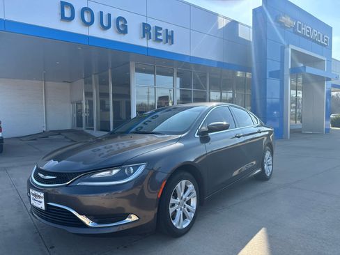 Used 2016 Chrysler 200 Limited image 1