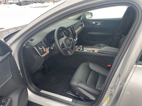 Used 2025 Volvo V60 B5 Cross Country Plus image 7