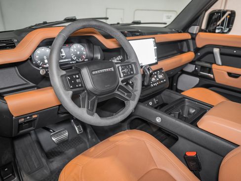 Used 2024 Land Rover Defender 130 V8 AWD/4WD image 19