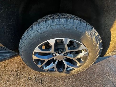 Used 2022 GMC Yukon SLE w/ Gmc Pro Safety Plus Package image 11