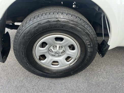 Used 2020 Nissan Frontier S image 26