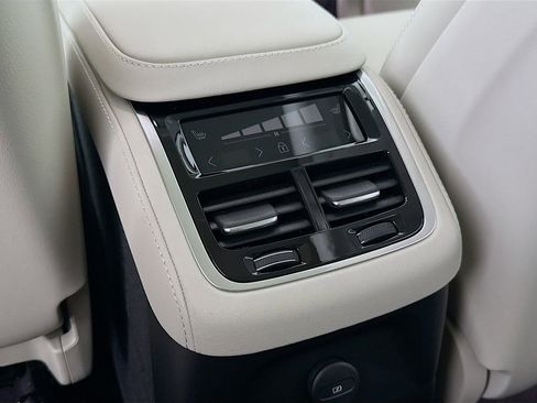 New 2026 Volvo XC90 T8 Ultra w/ Protection Package Premier AWD/4WD image 27
