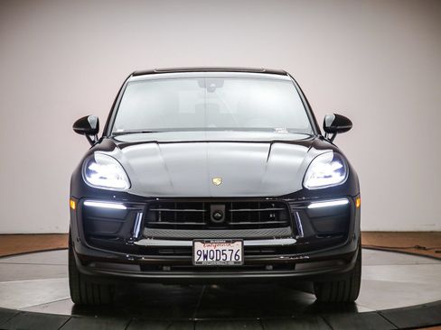 Certified 2026 Porsche Macan AWD/4WD image 10