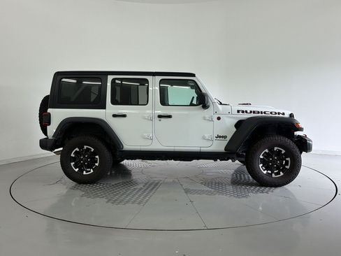 Used 2025 Jeep Wrangler Unlimited Rubicon AWD/4WD image 8