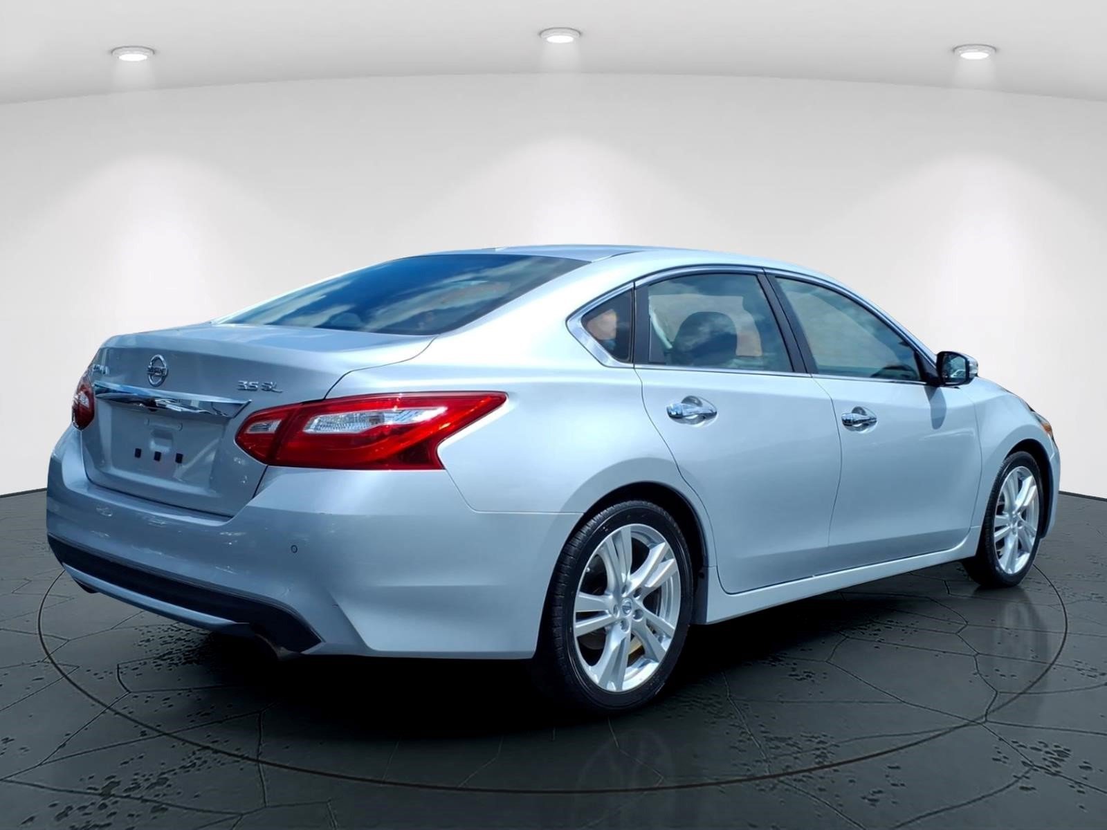 Used 2017 Nissan Altima 3.5 SL FWD image 3