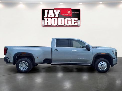 Used 2024 GMC Sierra 3500 Denali Ultimate AWD/4WD image 8