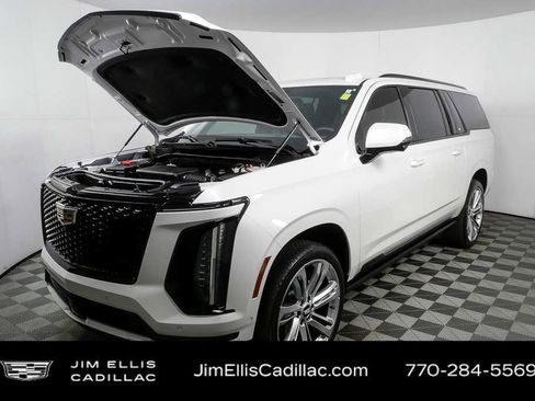 Used 2025 Cadillac Escalade ESV Sport Platinum AWD/4WD image 38