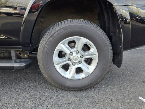 Used 2019 Toyota 4Runner SR5 AWD/4WD image 9