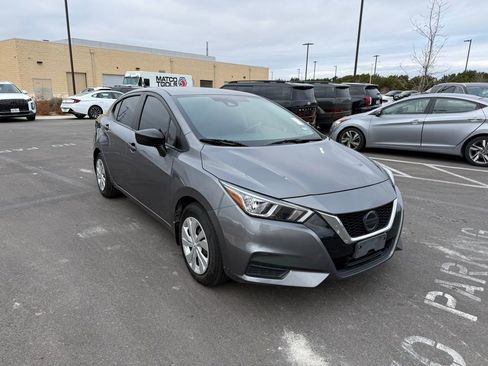 Used 2020 Nissan Versa S image 3
