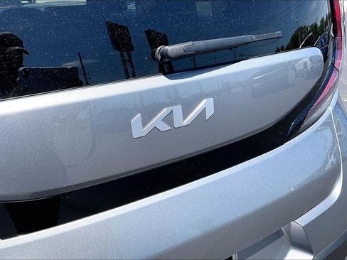 Used 2025 Kia Soul LX w/ LX Technology Package FWD image 30