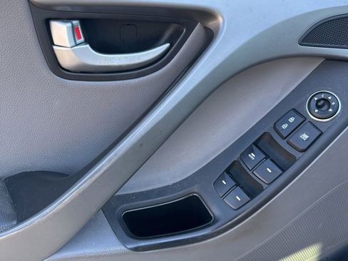 Used 2016 Hyundai Elantra Limited image 11