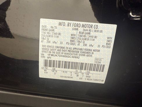 Used 2025 Ford Explorer Active w/ Active Comfort Package image 13