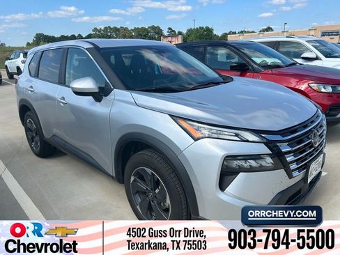 Used 2025 Nissan Rogue SV FWD image 1