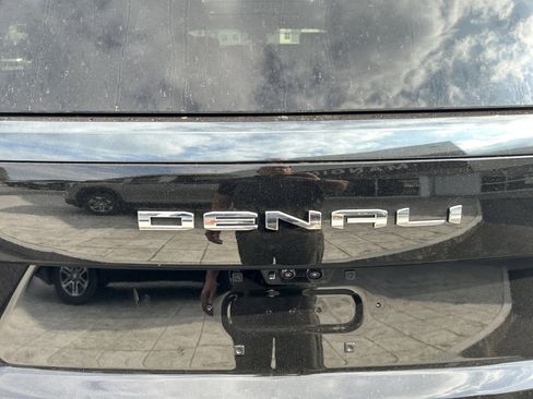 New 2026 GMC Yukon XL Denali Ultimate AWD/4WD image 12