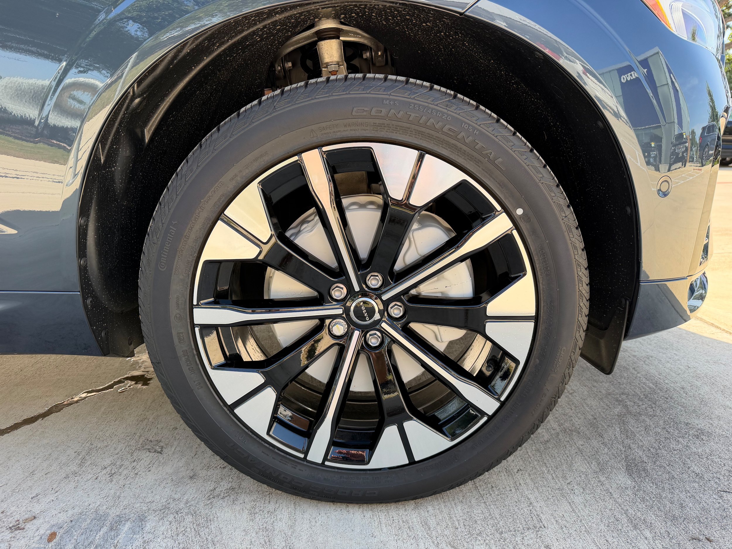 New 2026 Volvo XC60 B5 Plus w/ Protection Package Premier AWD/4WD image 7