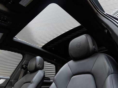 Certified 2025 Porsche Cayenne AWD/4WD image 14