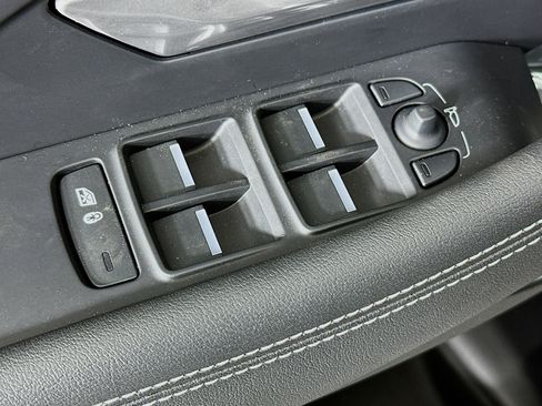 Used 2024 Jaguar E-PACE R-Dynamic SE image 15