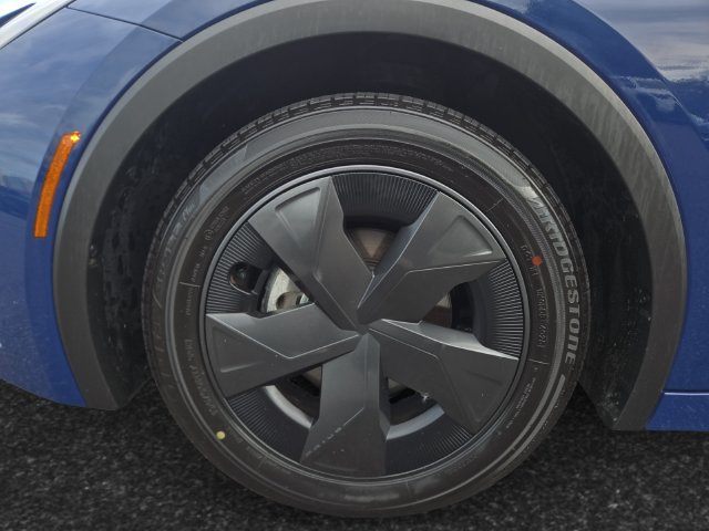 Certified 2026 Toyota Prius LE FWD image 4