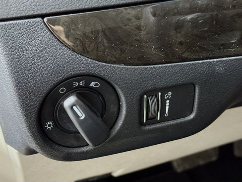 Used 2019 Dodge Grand Caravan SE image 12