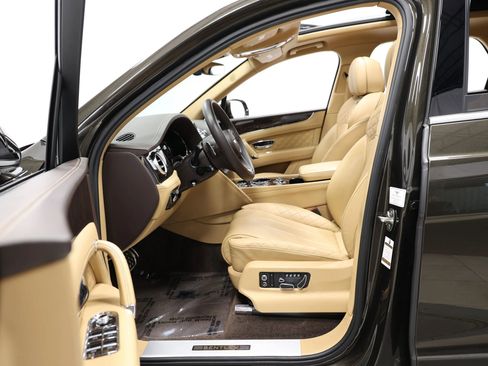 Used 2018 Bentley Bentayga AWD/4WD image 14