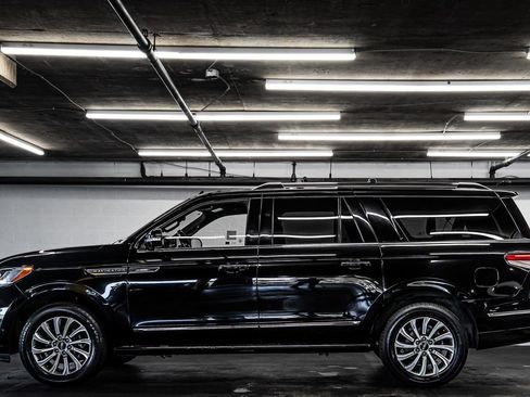 Used 2024 Lincoln Navigator L 4WD image 2