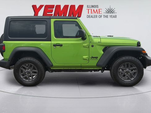 Used 2025 Jeep Wrangler Sport AWD/4WD image 9