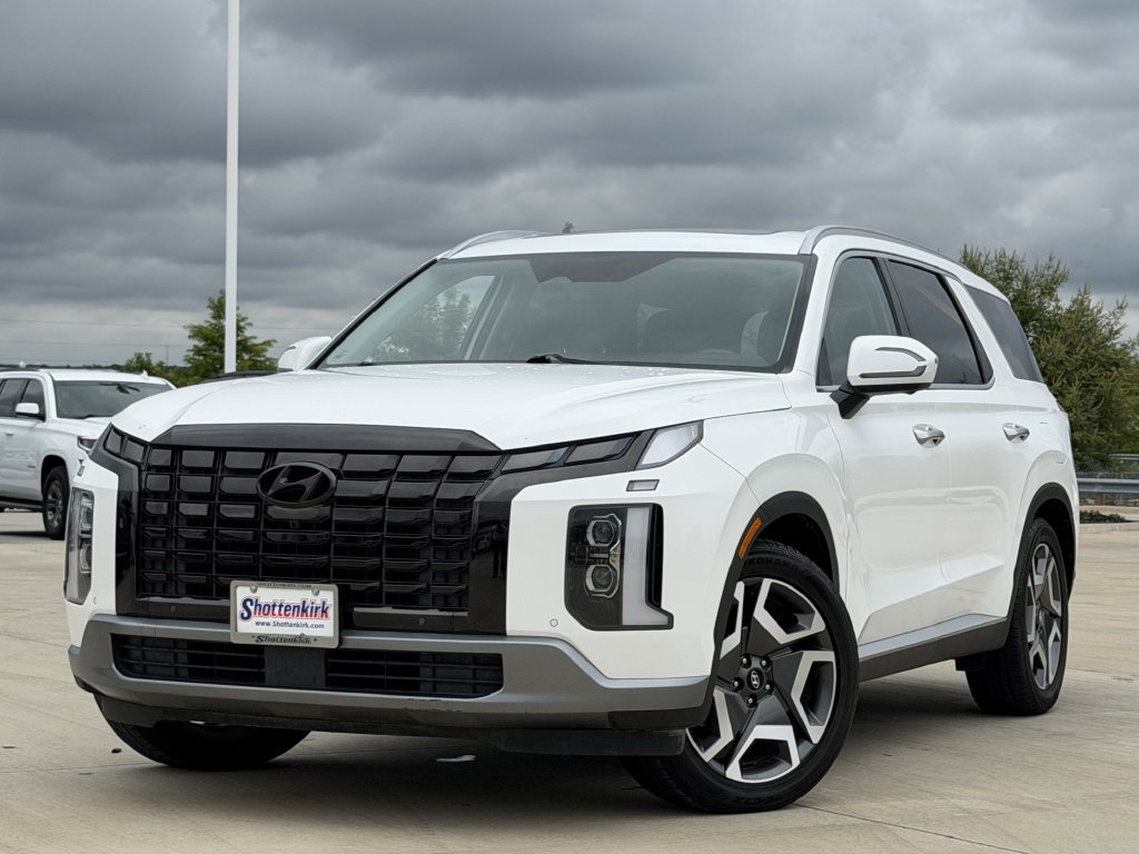 Used 2023 Hyundai Palisade Limited FWD image 2