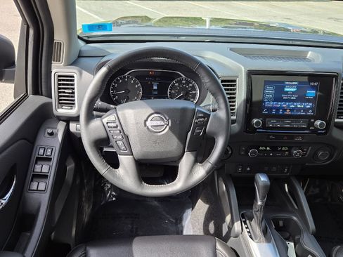 Used 2024 Nissan Frontier SL image 10