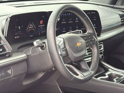 Used 2026 Chevrolet Traverse LT FWD image 9