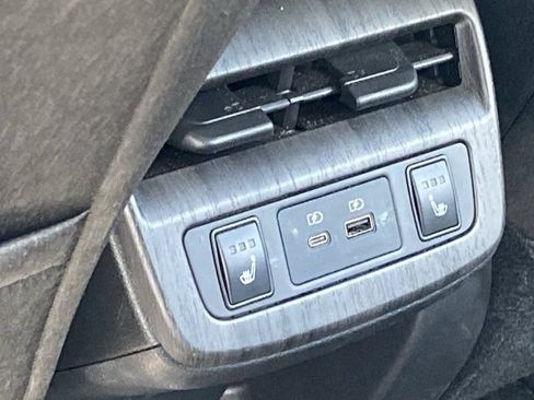 Used 2024 Nissan Ariya AWD image 11