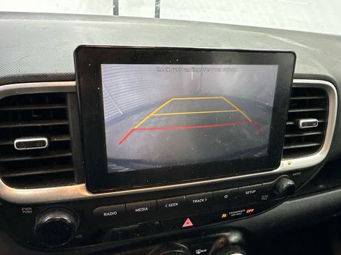 Used 2022 Hyundai Venue SEL FWD image 24