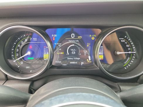 Used 2022 Jeep Wrangler Unlimited Sahara AWD/4WD image 17