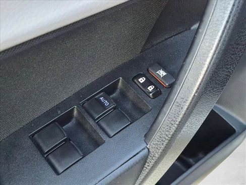 Used 2018 Toyota Corolla LE FWD image 10