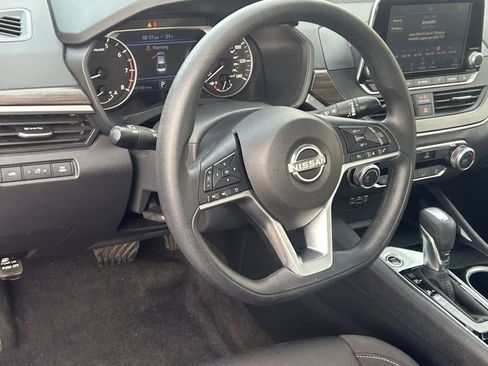 Used 2024 Nissan Altima 2.5 SV image 35