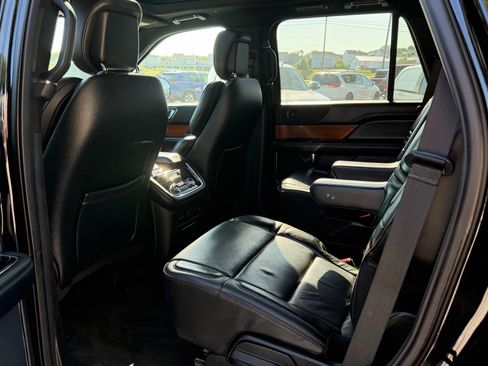 Used 2018 Lincoln Navigator Select AWD/4WD image 8
