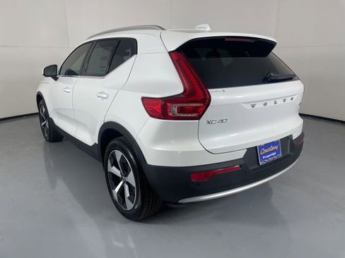 Used 2025 Volvo XC40 B5 Core w/ Protection Package Premier AWD/4WD image 6