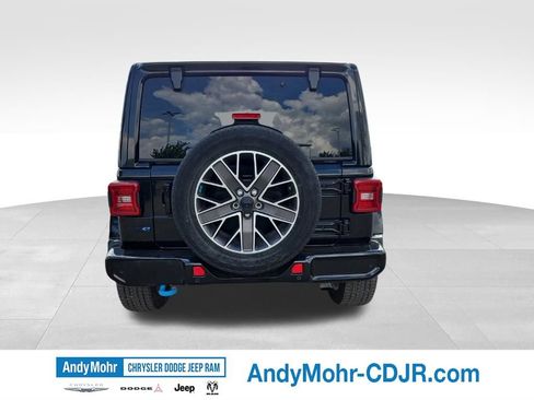 Used 2022 Jeep Wrangler Unlimited Sahara AWD/4WD image 6