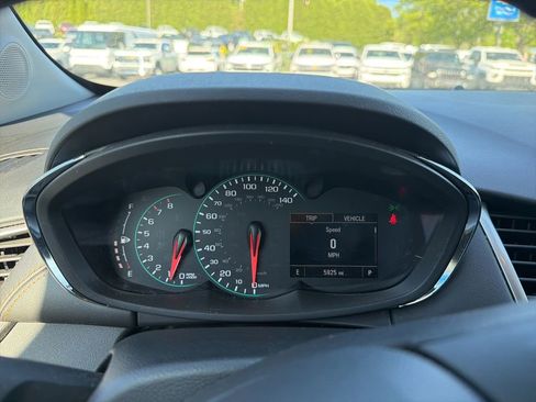 Used 2022 Chevrolet Trax LT w/ LT Convenience Package AWD/4WD image 11