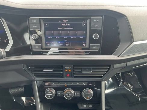 Used 2024 Volkswagen Jetta SE FWD image 16