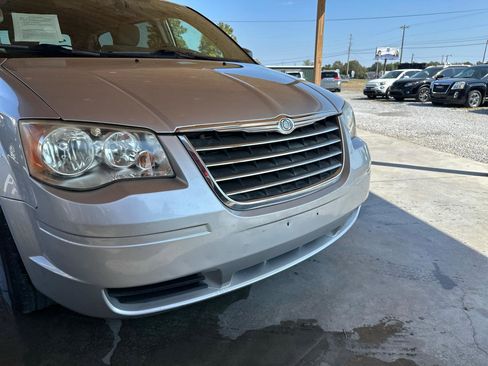 Used 2009 Chrysler Town & Country LX w/ PWR Convenience Group FWD image 22