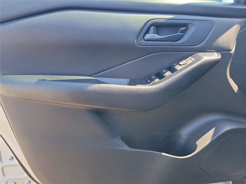 Used 2024 Nissan Rogue S FWD image 19